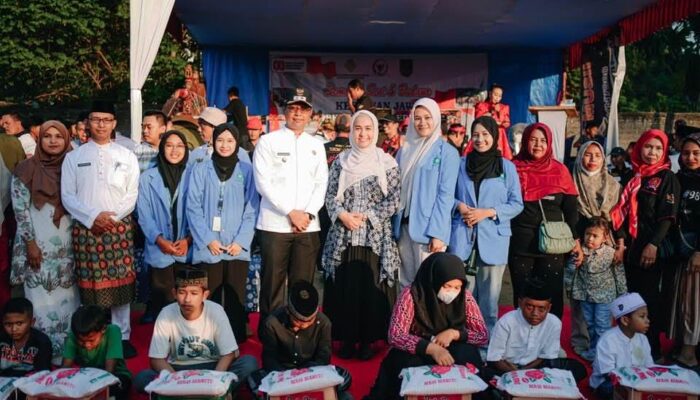 Pagelaran Seni Budaya di Bagan Batu, Hj. Karmila Sari & Wabup Jhony Charles Disambut Ribuan Warga