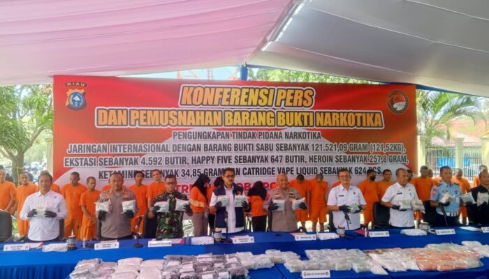 Polda Riau Tidak Akan Memberi Ruang Bagi Pelaku Narkotika, 121,5 kg Sabu Dimusnahkan