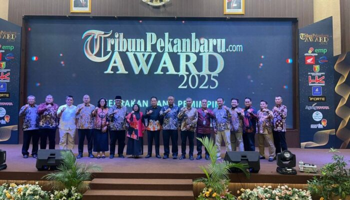 Gubri Abdul Wahid Raih Penghargaan The Best Governor in Green Environment
