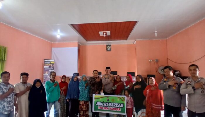 Kapolsek Kampar Berbagi Berkah di Pulau Sarak! Bansos untuk Kaum Duafa, Ingatkan Warga Jauhi Narkoba dan Jaga Kamtibmas!
