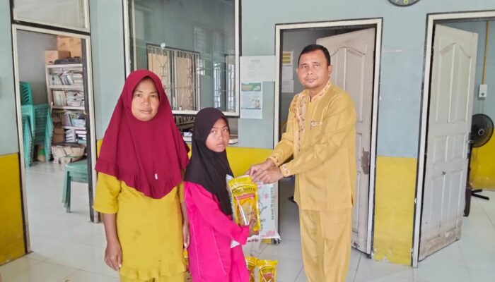 Jumat Berkah di Sekeladi, 14 Anak Yatim Terima Sembako dari Kepenghuluan