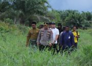 Kapolres Rohil dan Wakil Bupati Pasang Plang Larangan di Lahan Bekas Karhutla Kecamatan Bangko