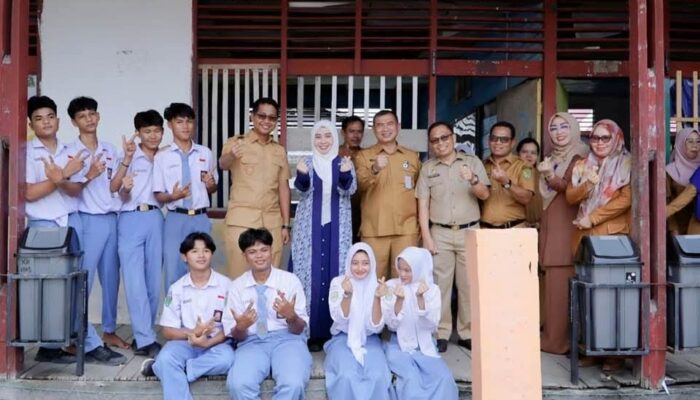 Wabup Jhony Charles Dampingi Anggota DPD RI Sewitri Tinjau Program Makan Bergizi Gratis di Rokan Hilir