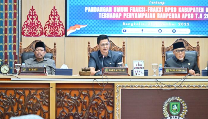 Bupati Kasmarni Dengarkan Langsung Pandangan Umum Tujuh Fraksi DPRD Terhadap RAPBD 2026
