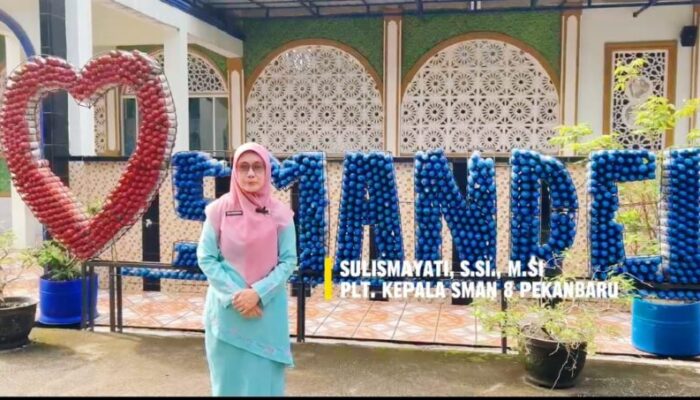 Guru Hebat, Indonesia Kuat: SMA Negeri 8 Pekanbaru Peringati Hari Guru Nasional 2025 dan PGRI