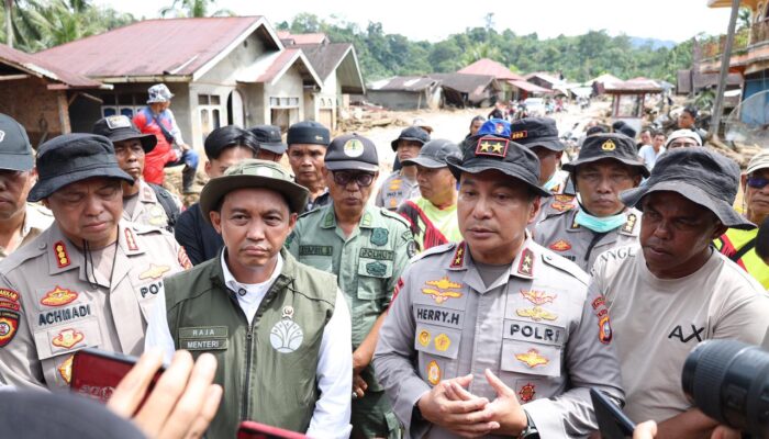 Menteri Kehutanan dan Kapolda Riau Terjun Langsung ke Lokasi Bencana di Agam, Percepatan Evakuasi dan Bantuan Terus Dikerahkan