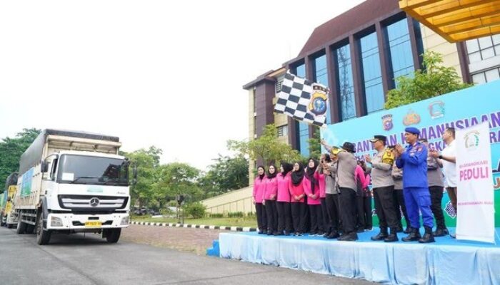 Polda Riau Kirim 6 Truk Bantuan Misi Kemanusiaan di Aceh-Sumut-Sumbar
