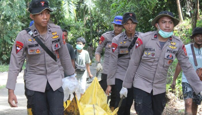 Brimob Polda Riau Kembali Temukan Korban Banjir di Kampung Kunyik