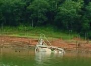 Diduga Kapal Hibah Kemenhub Senilai Ratusan Juta Terbengkalai di PLTA Koto Panjang, Warga Geram: “Ini Aset Negara, Bukan Barang Buangan!