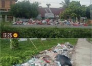 Darurat Sampah di Air Tiris! Tumpukan Menggunung di Depan Lapangan Kantor Camat Kampar, Warga Murka dan Bau Menyengat