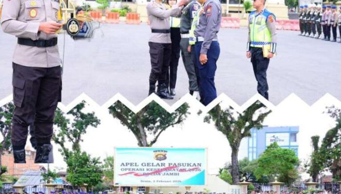 Irwasda Polda Jambi Kombes Pol. Jannus P. Siregar Pimpin Apel Gelar Pasukan Operasi Keselamatan 2026