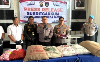Ditpolairud Polda Jambi Gelar Konferensi Pers Ungkap Kasus Pengangkutan Komoditas Tanpa Dokumen Karantina