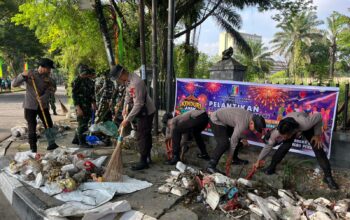 Brimob Polda Riau Gelar Karya Bakti, Tindaklanjuti Arahan Presiden Prabowo soal Gotong Royong dan Kebersihan Kota