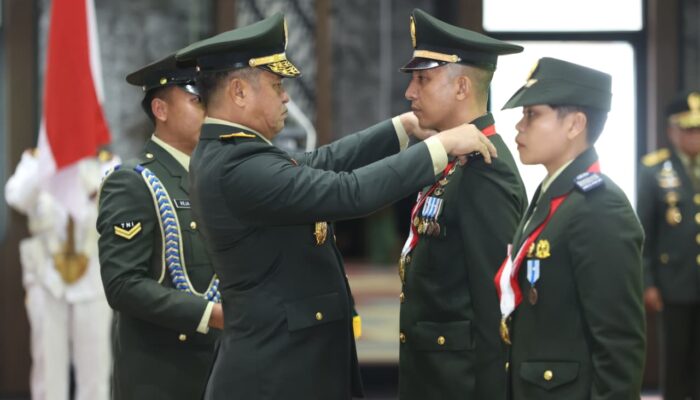 Kepala Staf Angkatan Darat Lantik 20 Perwira Khusus TNI AD Berprestasi di Bidang Olahraga