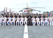 Pemimpin Angkatan Laut Jepang Kunjungi Kapal Perang TNI AL
