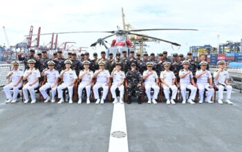 Pemimpin Angkatan Laut Jepang Kunjungi Kapal Perang TNI AL