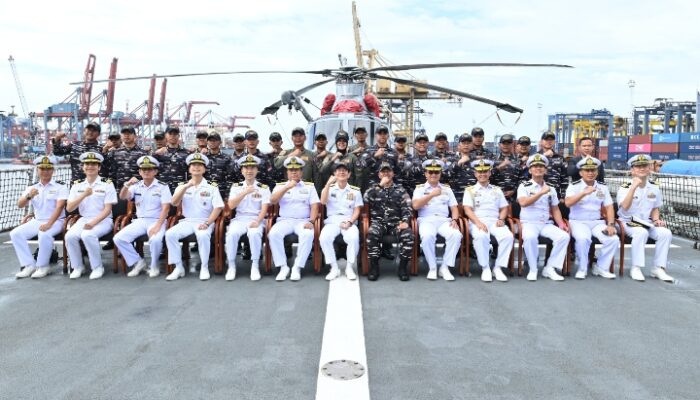 Pemimpin Angkatan Laut Jepang Kunjungi Kapal Perang TNI AL