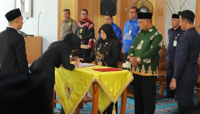 Bupati Afni Lantik 60 Pejabat Administrator dan Pengawas, Tekankan ASN Melayani Masyarakat