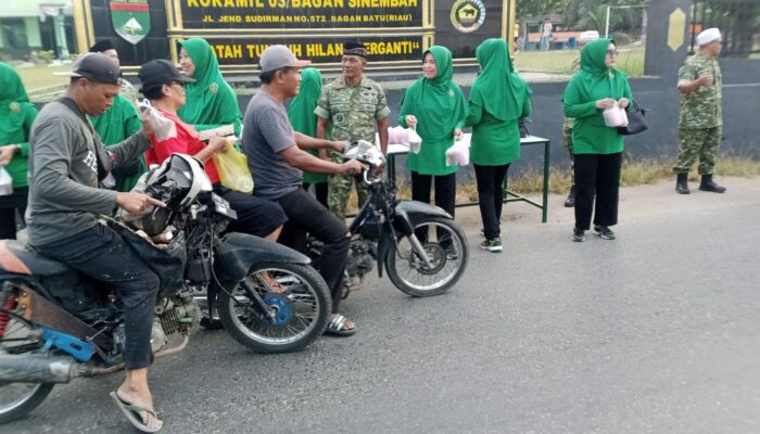 Koramil 03/Bgs Bersama Persit Bagikan 200 Cup Takjil Gratis, Dilanjutkan Buka Puasa Bersama