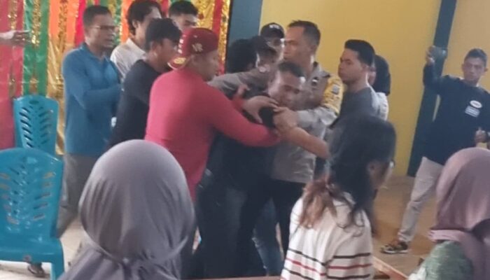 Balai Adat Rantau Kasai Ricuh, Oknum Sekdes Diduga Balikkan Meja Hingga Anak Terluka