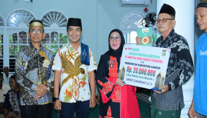 Hangatnya Safari Ramadhan di Kampar Kiri, Wabup Misharti Temui Warga Sungai Liti dan Salurkan Berbagai Bantuan