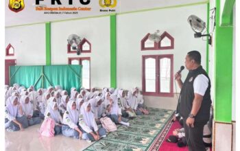 Kasat Narkoba Polres Muaro Jambi AKP Jeki Noviardi, S.H., M.H Berikan Penyuluhan Bahaya Narkoba Kepada Guru dan Siswa MAN 2 Muaro Jambi