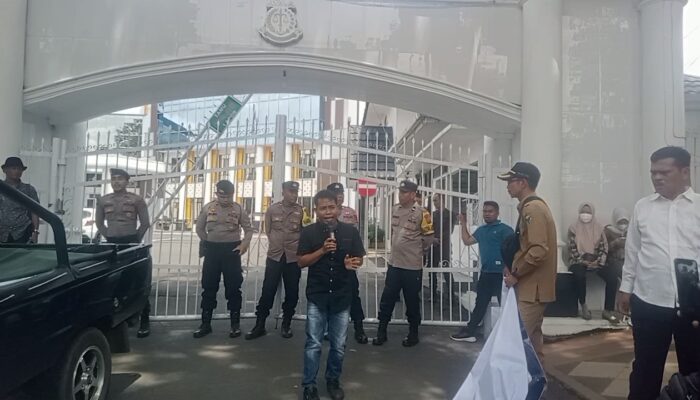Aliansi Masyarakat Demo Di Kejati Jambi, Protes Gaji Perangkat Desa Batang Hari Nunggak 5 Bulan