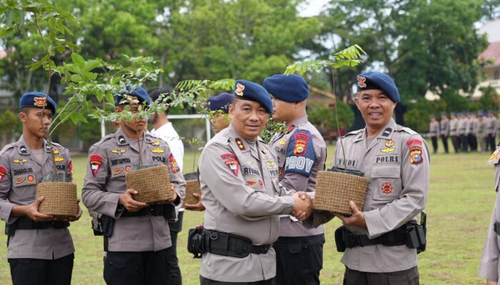 Sentuhan Kapolda Riau: Personel Brimob Rayakan Ulang Tahun dengan Menanam Harapan