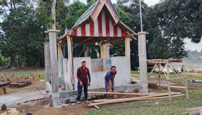 Camat Tebo Ilir Rehab Makam Nenek Sayang Tabuang