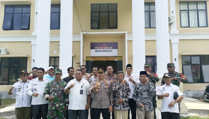 Polsek Tebo Ilir Bersama Koramil Dan Forkopincam Berikan Himbauan Menjelang Pelaksanaan Pilkades Serentak Tahun 2026