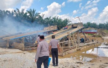 Kapolsek Kampar Kiri Pimpin Penindakan PETI, 6 Unit Rakit Diamankan 