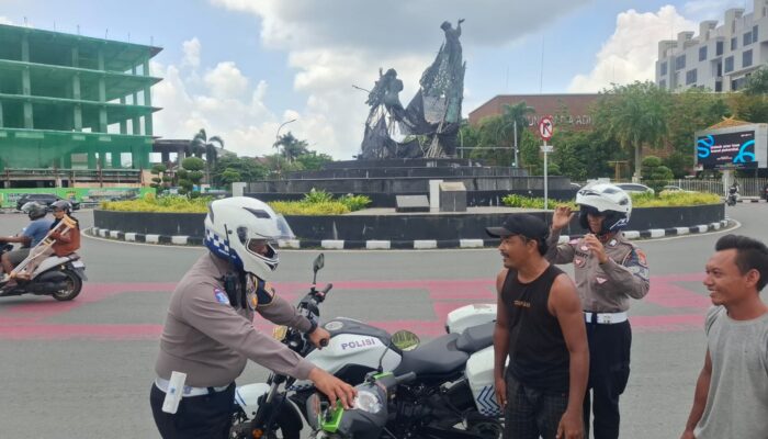 Patroli Beat Ditlantas Polda Riau, Hadir di Jam Rawan Demi Kelancaran Lalu Lintas Pekanbaru