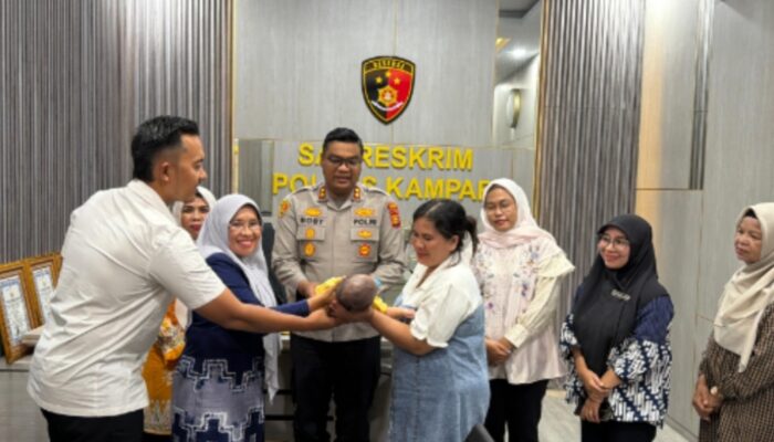 Bayi Malang di Temukan di Balam Jaya, Diserahkan Kepada Keluarga Kandung