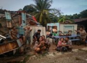 Warung Sate Porak Poranda Diterjang Puting Beliung di Padang Mutung, Warga Panik Berhamburan