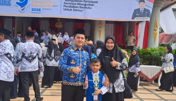 M. Rayyanza (6) Raih Juara II Lomba Menggambar Tingkat Kabupaten Rokan Hulu dalam Peringatan Hardiknas