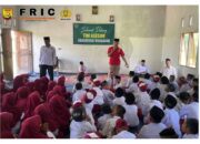 Police Goes To School Polsek Berbak Berikan Penyuluhan Bahaya Bulliying dan Kekerasan Kepada Siswa MIS Nurul Iman 
