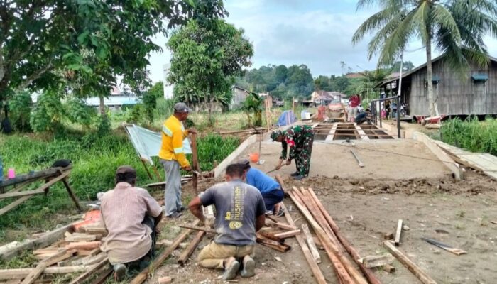 Babinsa Loa Bahu Serka Pujo Santoso Gencarkan Pembangunan Jembatan Beton di Loa Bahu