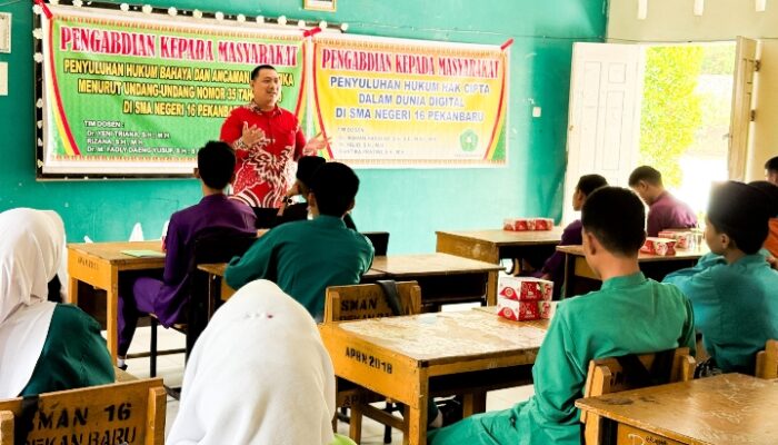 DOSEN FAKULTAS HUKUM UNILAK ADAKAN PENYULUHAN HUKUM DI SMA NEGERI 16 PEKANBARU