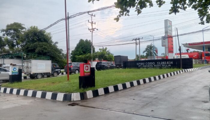 Diduga Jadi Tempat Aktivitas Mafia Solar, SPBU Pertamina 13.282.634 Pekanbaru Disorot Warga