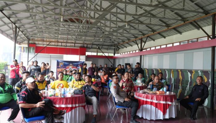 Meriah, Kapolda Riau Ajak Komunitas Ojol Nobar Piala Dunia 2026 di Mako Brimob Polda Riau