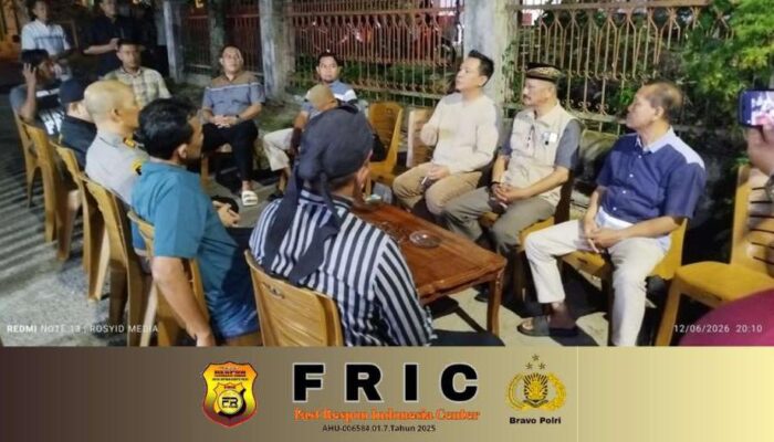 Kapolresta Jambi Bersama Kapolsek Jambi Selatan Sambangi Warga Bersilaturahmi Serta Berikan Himbauan Kamtibmas dan Sosialisasi 110