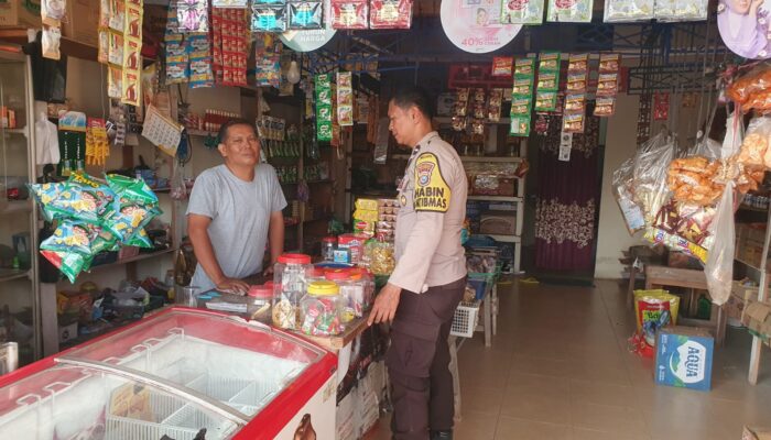 BHABINKAMTIBMAS POLSEK PAYUNG SEKAKI LAKSANAKAN PENGECEKAN KETERSEDIAAN PANGAN DI TOKO SEMBAKO