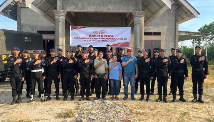 Sambut HUT Bhayangkara ke-80, Brimob Riau Gelar Bakti Religi di GPIN Anugrah Pekanbaru