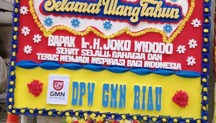 Karangan Bunga GMN Riau Jadi Sorotan di Depan Kantor DPP PSI pada Momen Ulang Tahun Jokowi