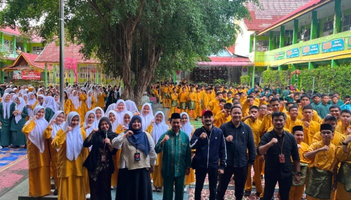 TEKANKAN BAHAYA DUNIA DIGITAL , INFINITY CENTER LAKUKAN SOSIALISASI DI SMA NEGERI 9 PEKANBARU
