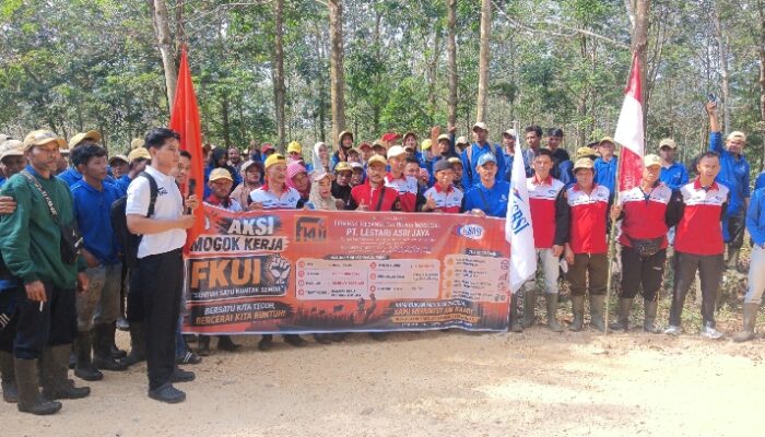 Buruh PT Lestari Asri Jaya lakukan Aksi Mogok Kerja, Menuntut Hak Pekerjaan Mereka Terpenuhi