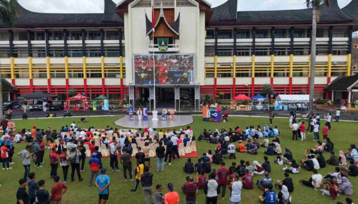 Langkah Sehat Kebersamaan, Kodam XX/Tuanku Imam Bonjol Gelar Nobar Bersama Masyarakat Di Car Free Day