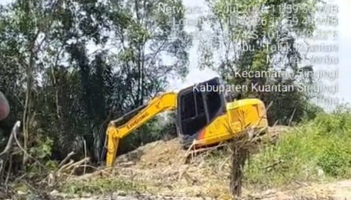 Ngeri! Eskavator Liugong Milik Big Boss Rudi Beroperasi di Lokasi Tambang Emas Ilegal Muara Lembu, Operator Mengaku Sudah Punya Izin Aparat Hukum