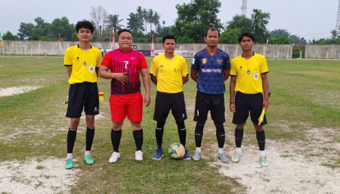 Laga Perdana Bergengsi di Stadion Mini Ujung Tanjung, RW 03 Taklukkan RW 09 dengan Skor 2-1