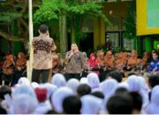 Bupati Kasmarni Tinjau MPLS SMPN 1 Mandau, Tekankan Pelaksanaan Ramah dan Penuh Motivasi